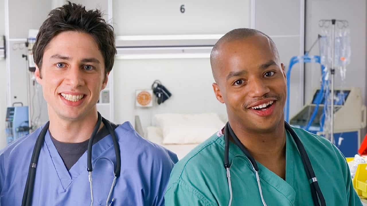 scrubs-stars treffen serien-schöpfer bill lawrence bei der neuauflage der beliebten serie – exklusive einblicke und spannende neuigkeiten.