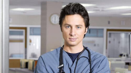 zach braff und donald faison erinnern sich an die frühen zeiten von scrubs und sprechen über ihre erfahrungen in der patenonkelrolle.