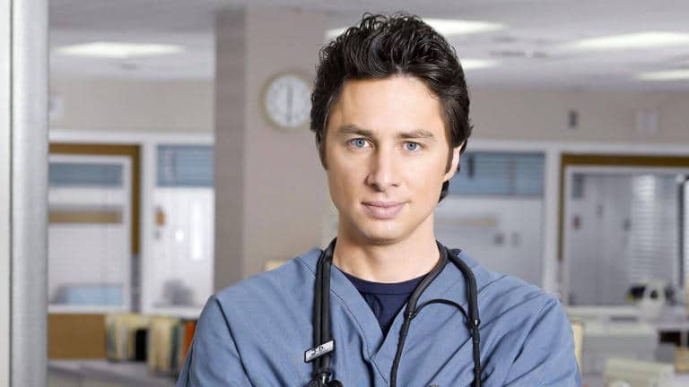 zach braff und donald faison erinnern sich an die frühen zeiten von scrubs und sprechen über ihre erfahrungen in der patenonkelrolle.