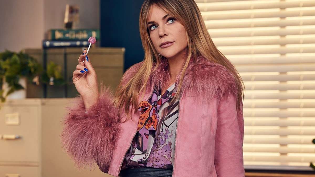 das „scrubs“-reboot startet im januar bei abc und bringt die beliebte krankenhausserie mit neuen folgen zurück. freuen sie sich auf frischen humor und bekannte charaktere.