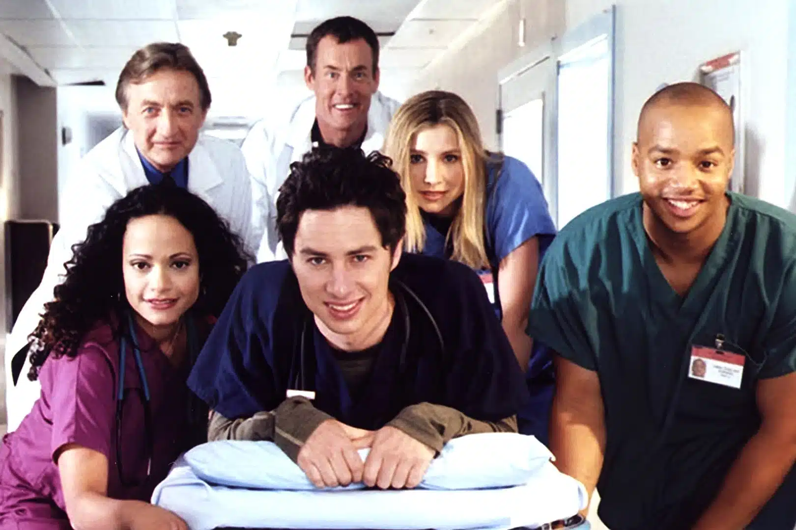 abc veröffentlicht den offiziellen trailer zur serie 'scrubs' mit zach braff in der hauptrolle. jetzt den spannenden einblick in die kultserie ansehen!