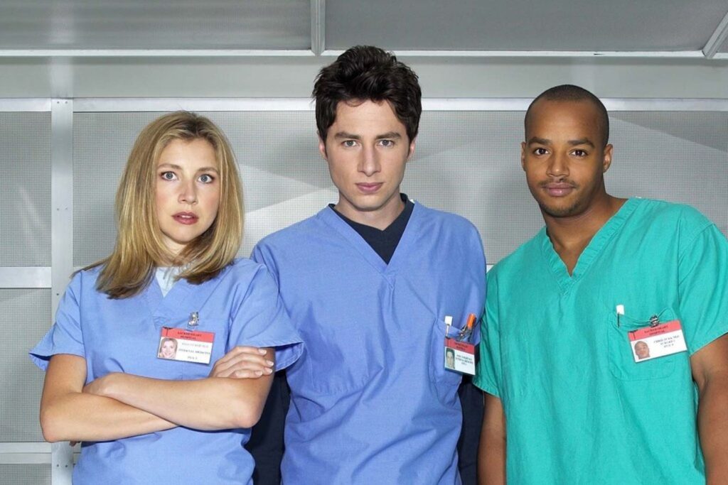 erleben sie zach braff, donald faison und sarah chalke in voller action: der abc-trailer bringt ihre lieblingsstars aus scrubs zurück auf den bildschirm.